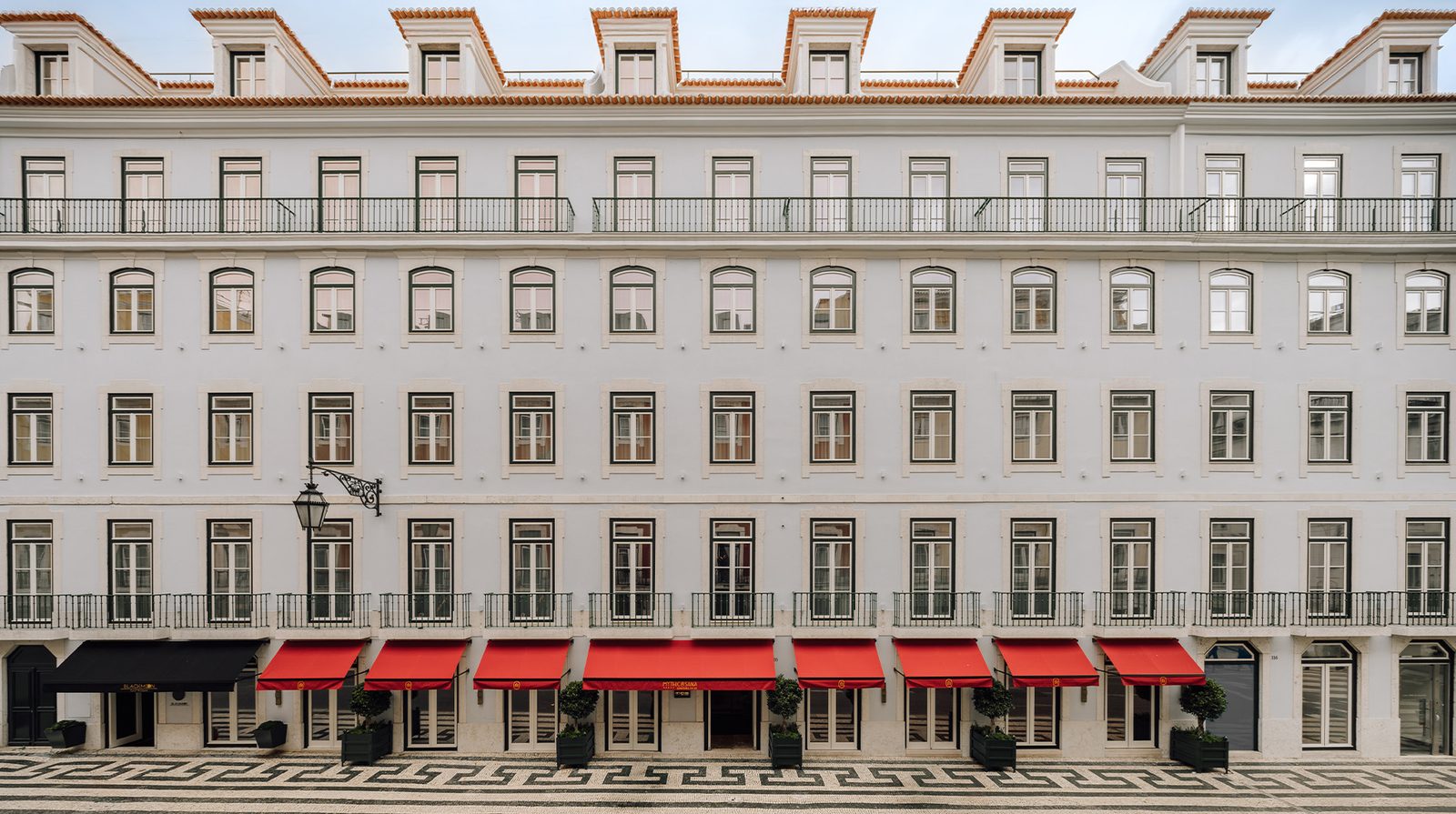 MYTHIC SANA – Downtown Suites exterior view