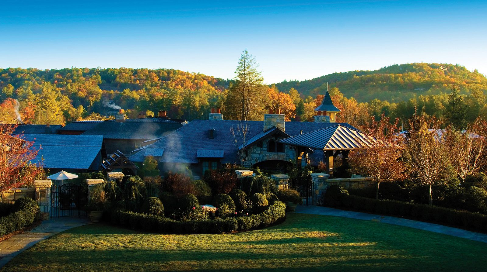 Old Edwards Inn and Spa exterior view