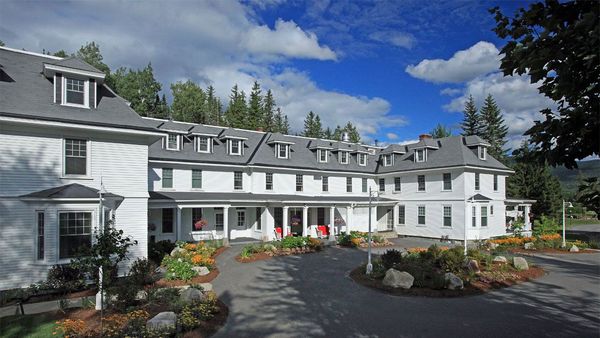 Omni Bretton Arms Inn at Mount Washington interior
