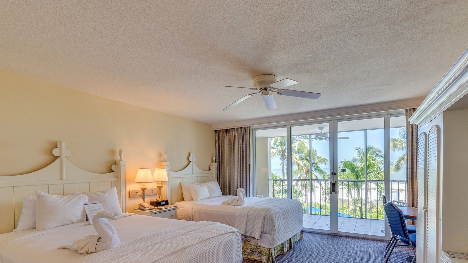 Pink Shell Beach Resort & Marina interior