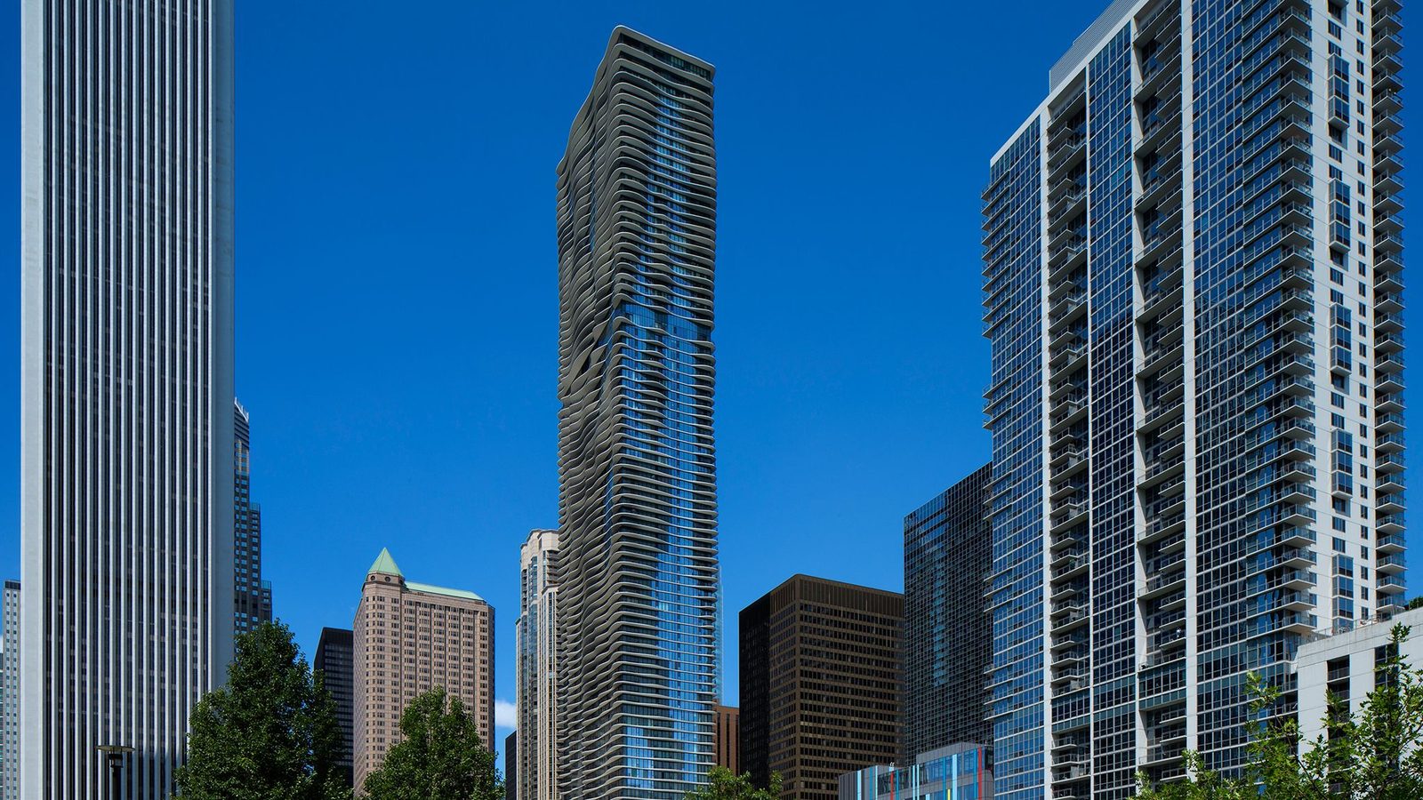 Radisson Blu Aqua Hotel Chicago exterior view