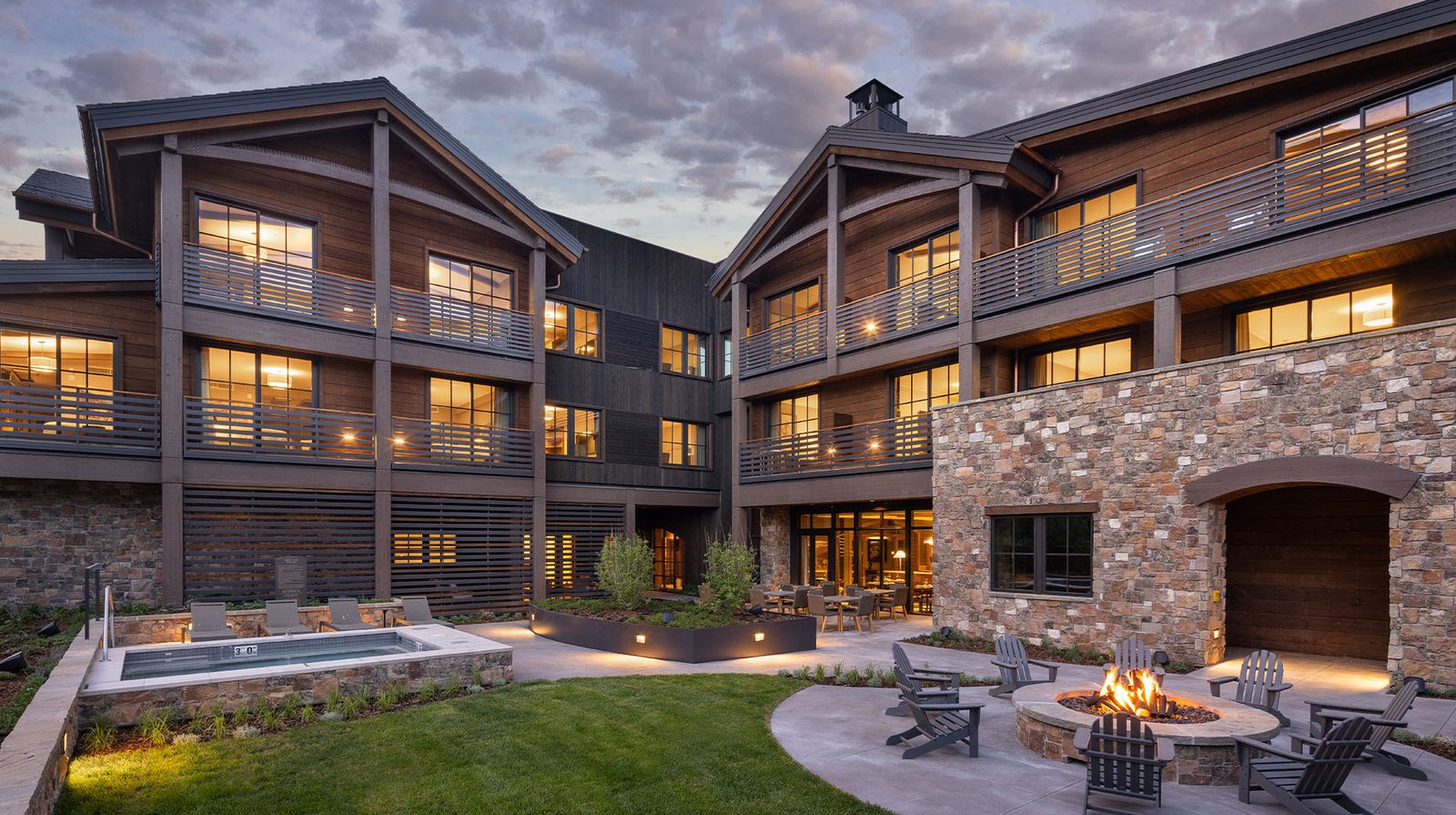 Rusty Parrot Lodge & Spa exterior view