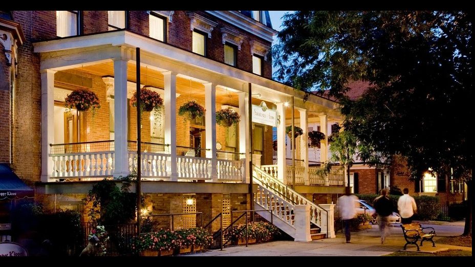 Saratoga Arms Hotel exterior view