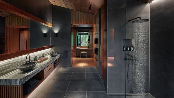 Silky Oaks Lodge interior