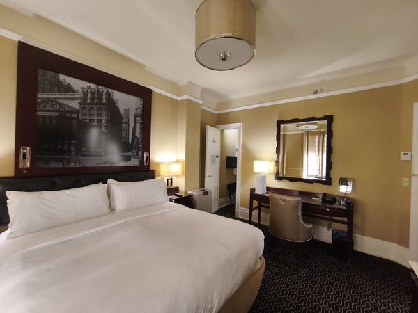The Algonquin Hotel Times Square, Autograph Collection interior