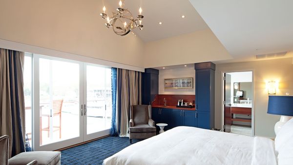 The Boathouse Waterfront Hotel interior