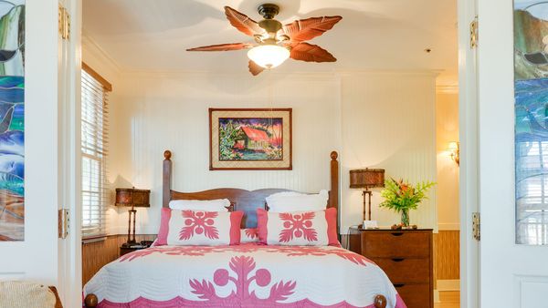 The Plantation Inn interior