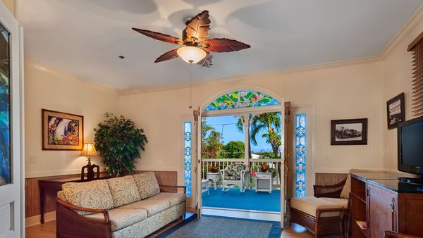 The Plantation Inn interior