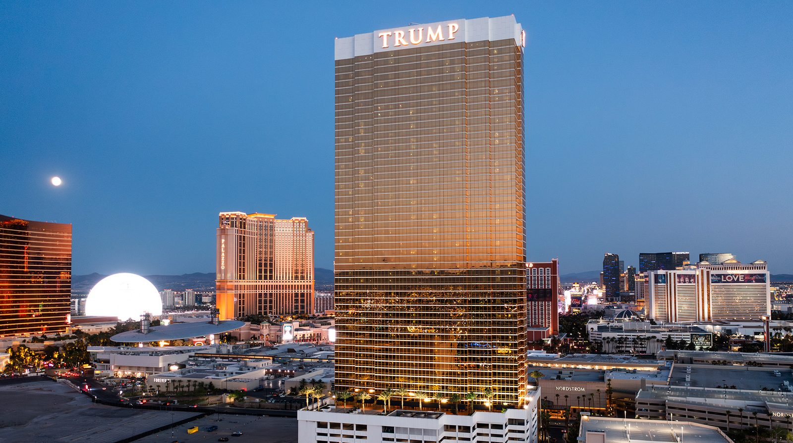 Trump International Hotel Las Vegas exterior view