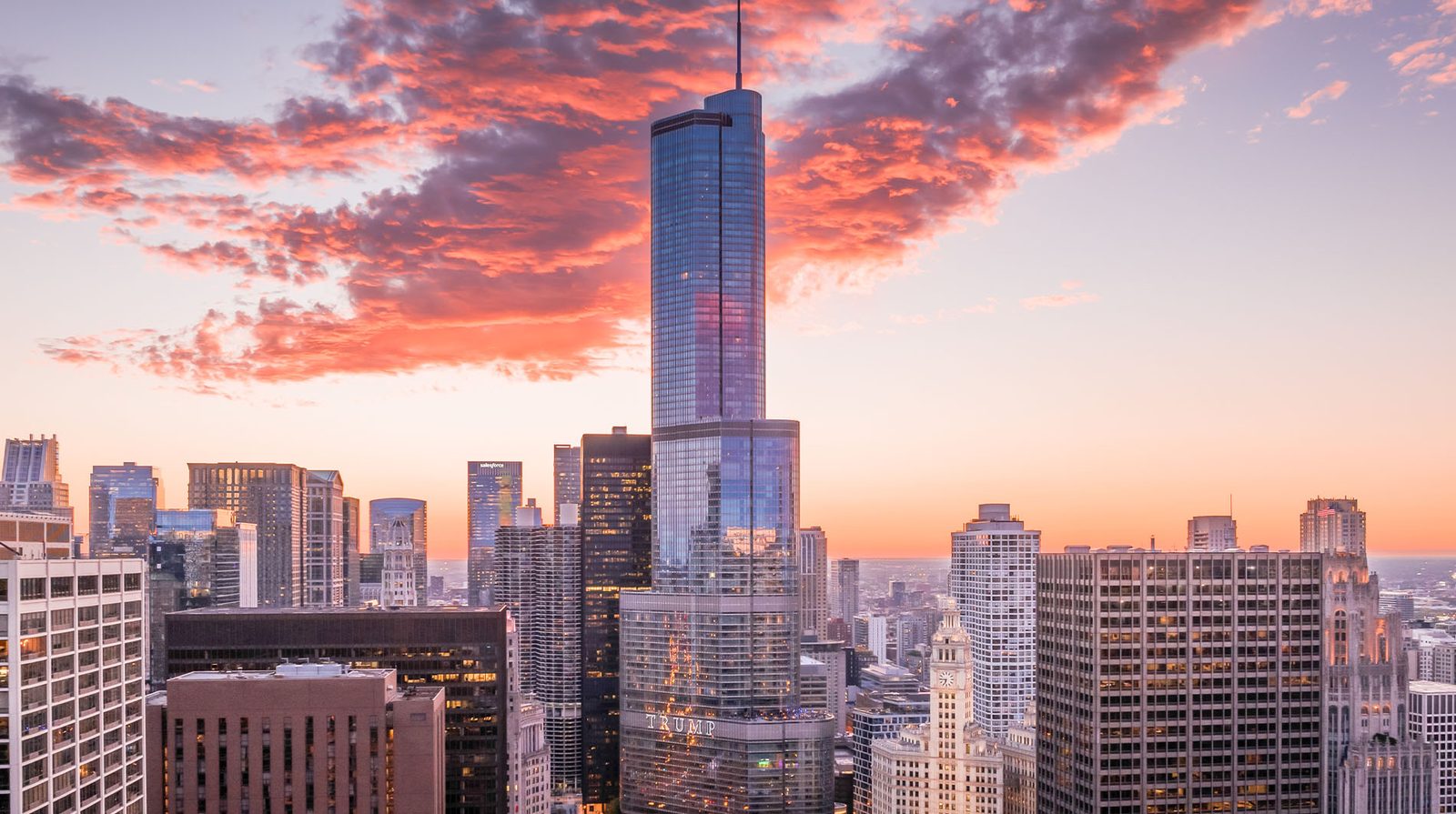 Trump International Hotel & Tower Chicago exterior view