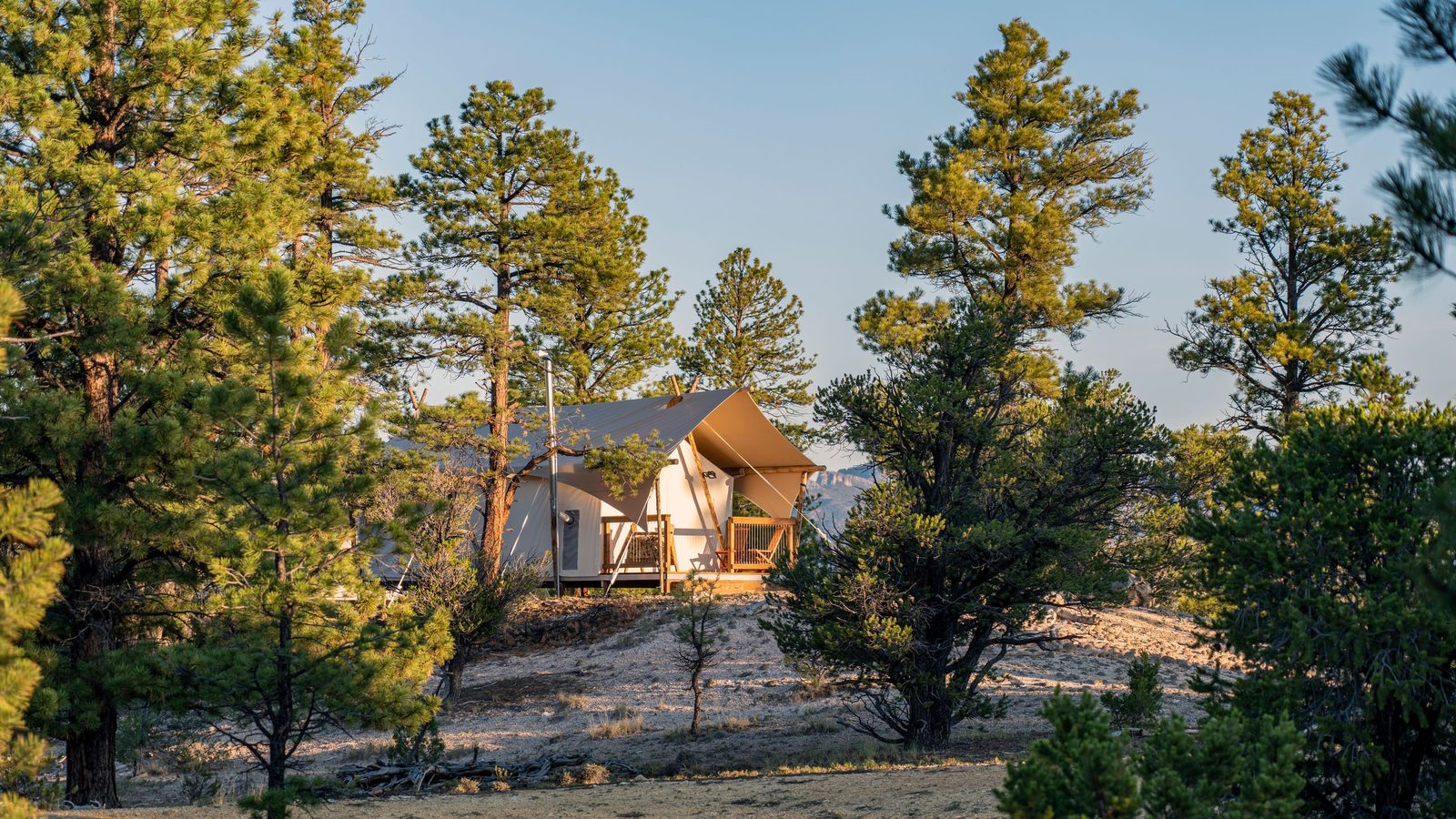 Under Canvas Bryce Canyon exterior view