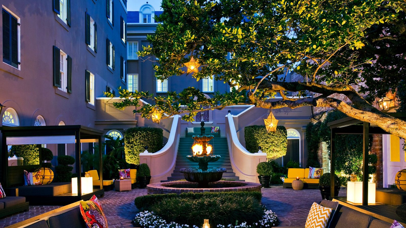 W New Orleans French Quarter exterior view